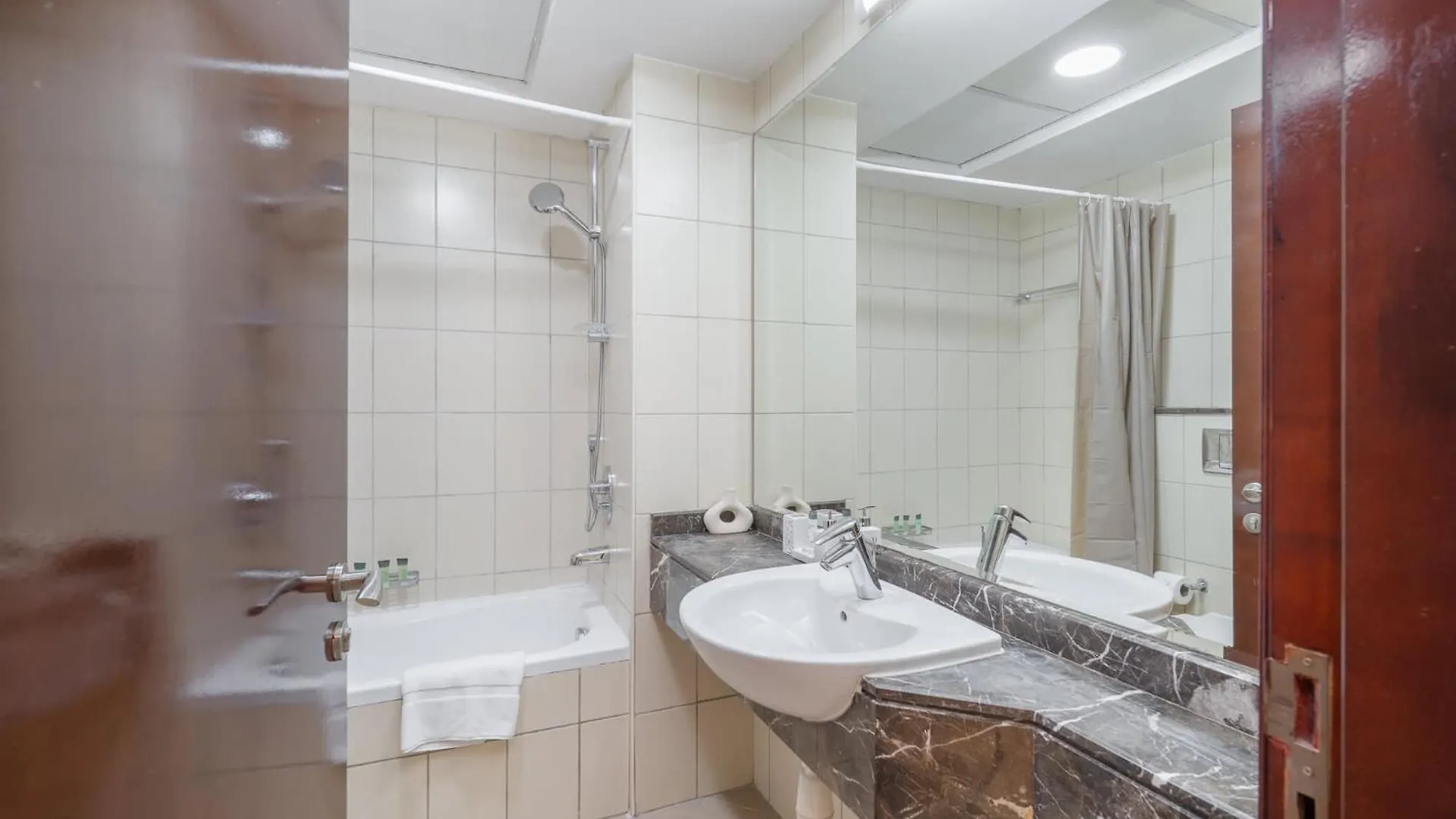 Prime Studio In Jumeirah Bay X1 In Jlt - Sleeps 2 Dubai Apartment